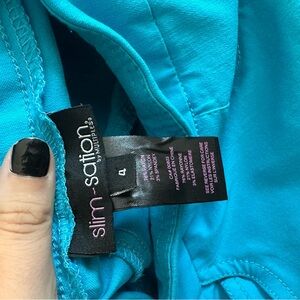 color:teal blue, capri shorts